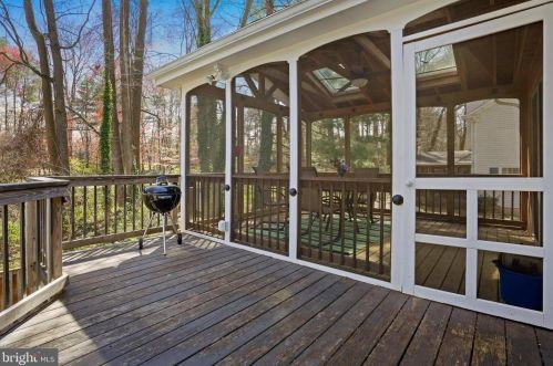 10121 Schoolhouse Woods Ct, Springfield VA  22015-2725 exterior