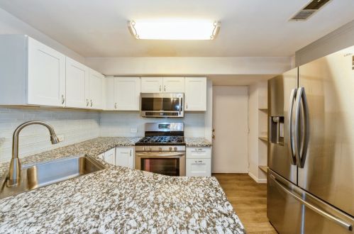 4342 Kenmore Ave, Chicago, IL 60613-1361