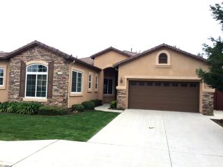 1110 Coventry Ave, Clovis, CA 93611-8571