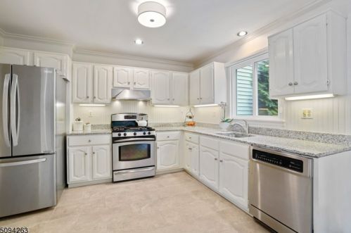 8 Zamrok Way, Morristown, NJ 07960-6238