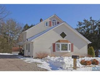 61 Townsend Rd, Midvale, NJ 07465-2403