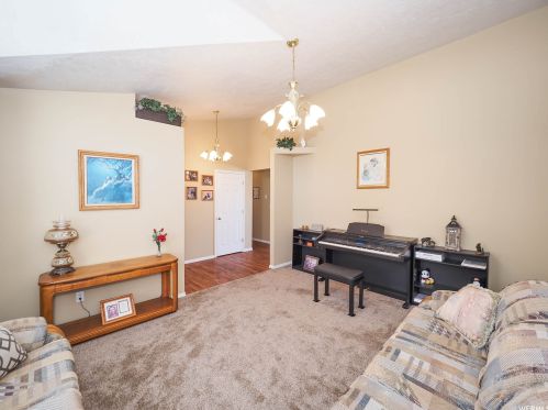 4662 8450, Taylorsville UT exterior