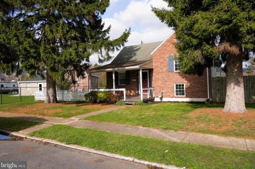 751 Village Rd, York, PA 17404-2626