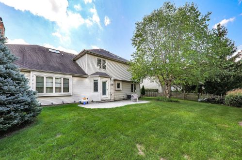 2772 Freeland Cir, Naperville IL  60564-5827 exterior