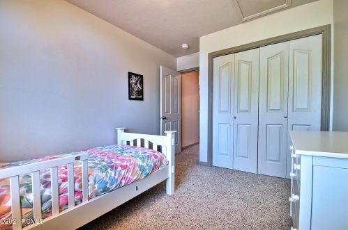 8028 Springshire Dr, Park City UT 84098-5396 exterior