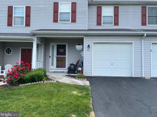 1023 Wooded Pond Dr, Harrisburg, PA 17111-4763