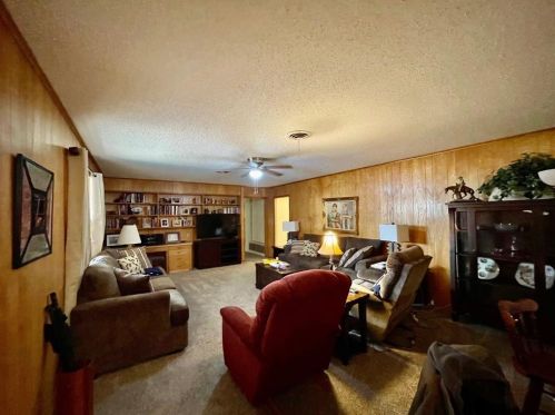 1306 Plantation Dr, Mapleton, TX 75835-2314