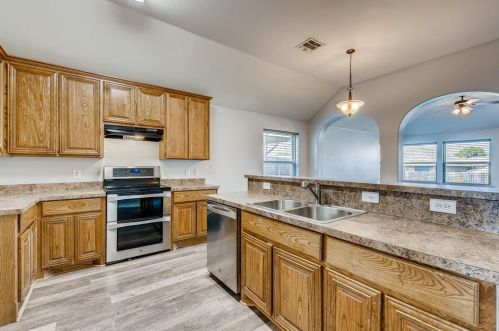 9324 Cynthia Ct, Fort Worth TX  76140-5170 exterior