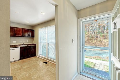 5244 Lonsdale Dr, Springfield VA  22151-1712 exterior