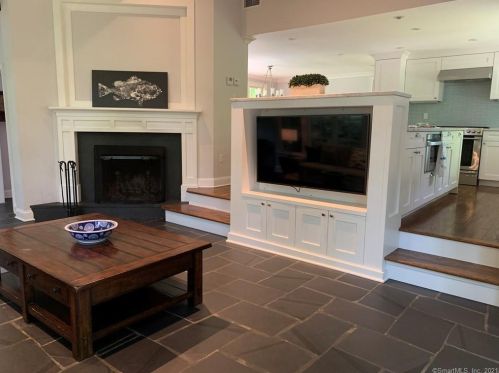 25 Burchard Ln, Norwalk CT  06853-1104 exterior