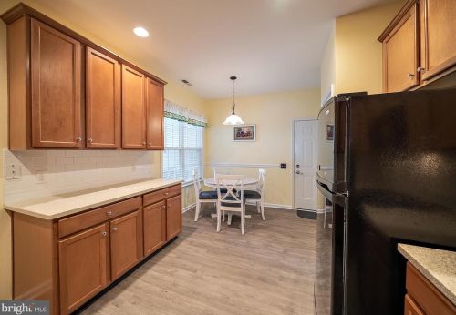 232 Sparrow Dr, Trenton NJ 08690-2461 exterior