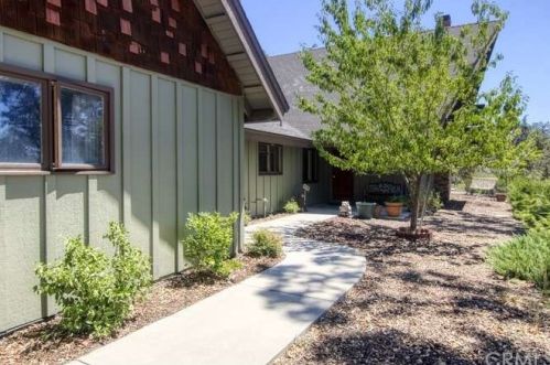 30251 Rollingoak Dr, Tehachapi, CA 93561-7117