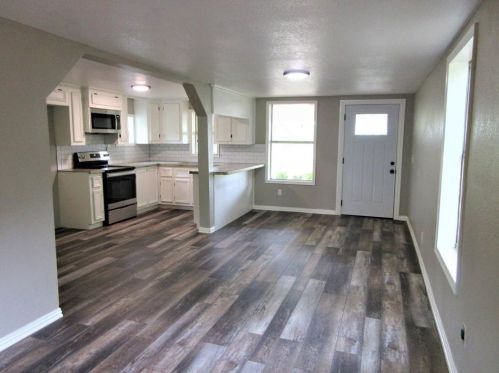 718 Anderson St, Angleton TX 77515-4544 exterior