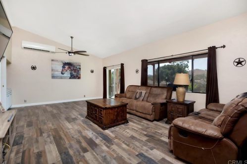 627 Amigos Rd, Ramona, CA 92065-2915