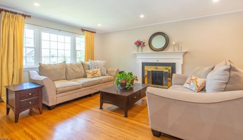 8 Randolph Dr, Morristown, NJ 07960-5318