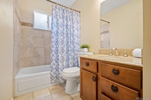 17857 Oxford Pl, Denver CO 80014-5137 exterior