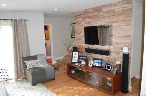 8 Queen St, Southington, CT