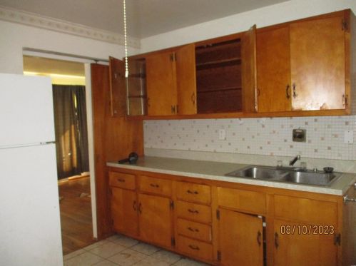 616 Holiday Ave, Hazelwood, MO 63042-3302