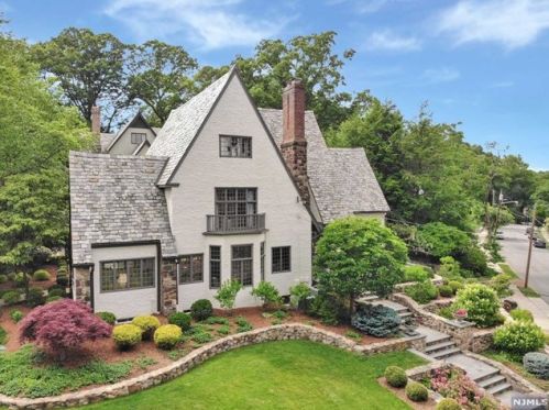 348 Crest Rd, Ridgewood, NJ 07450-2438