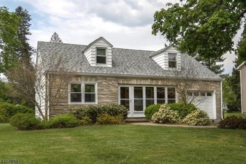 18 Valley View Ave, Gladstone, NJ 07934-2025