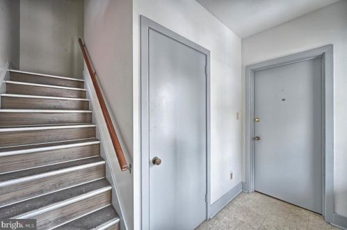 18 Pine St, Harrisburg, PA 17113-2344