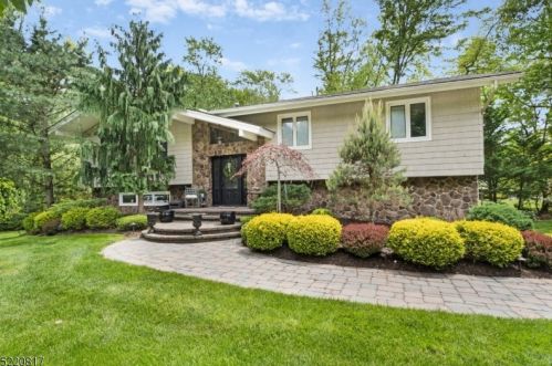 70 Beaver Dam Rd, Dover, NJ 07869-3803