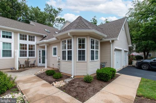 6 Winterberry Ter, Trenton, NJ 08690-3213