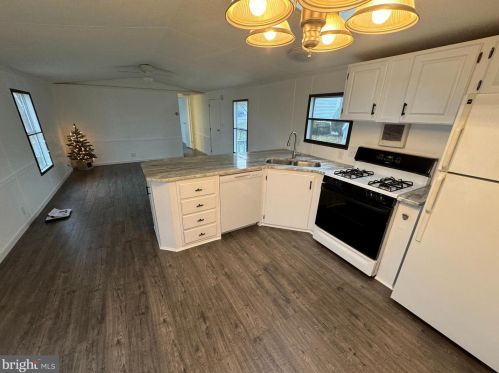208 Oakfield Ct, Lancaster, PA 17603-2104