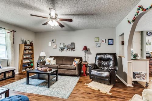 2119 Royal Oaks Dr, Irving TX 75060-5130 exterior