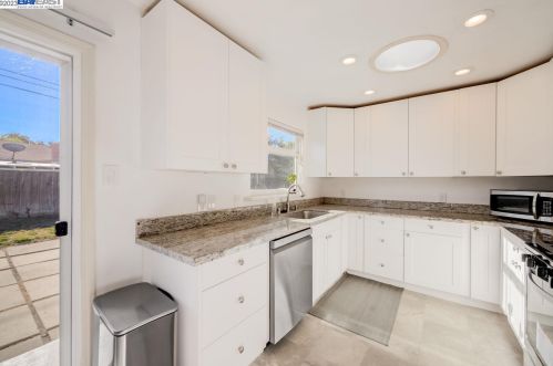 1416 Sunshine Dr, Concord CA  94520-4069 exterior