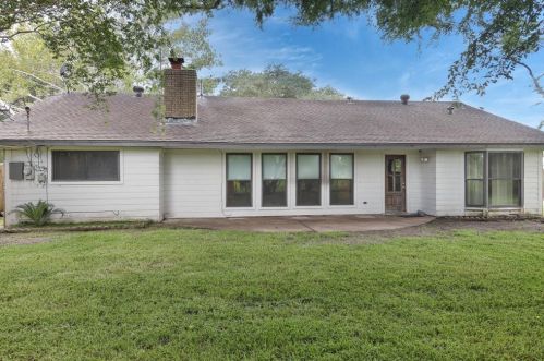 1226 Ferndale Dr, Taylor Lake Village TX  77586-6005 exterior