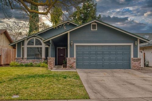 909 Deer Park Dr, Modesto, CA 95358-1477