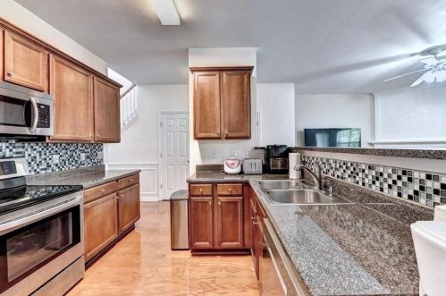 357 Creek Manor Way, Suwanee GA  30024-6565 exterior