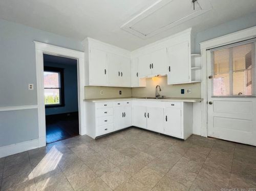 247 Bristol St, Southington CT  06489-4506 exterior
