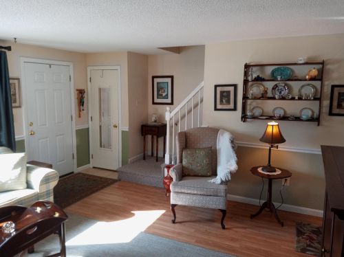 4 Snowberry Ln, Goffstown, NH 03045-2587