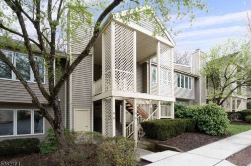 33 Augusta Dr, Annandale, NJ 08801-1607