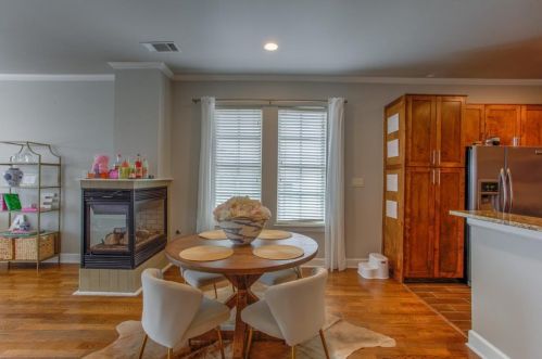 2800 Sandage Ave, Fort Worth, TX 76109-1732