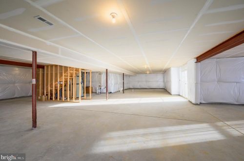 2331 Water Garden Dr, Hanover PA 17331-8319 exterior