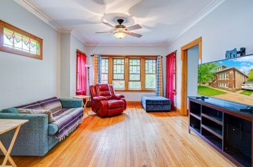 2325 Wesley Ave, Forest View, IL 60402-2459
