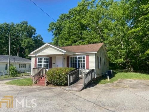 112 Pine Cir, Lagrange, GA 30241-2532