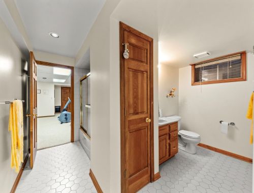 8815 Aintree Ln, Willowbrook IL  60527-8392 exterior
