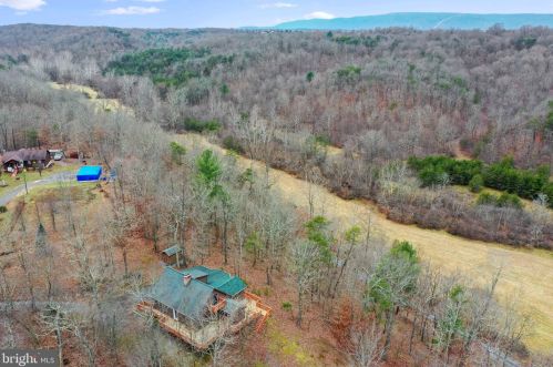 204 Quiet Place Ln, Berkeley Springs WV  25411-6633 exterior