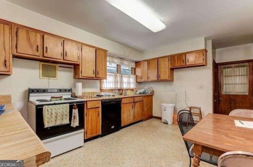 4132 Haverhill Dr, Atlanta GA  30342-3818 exterior