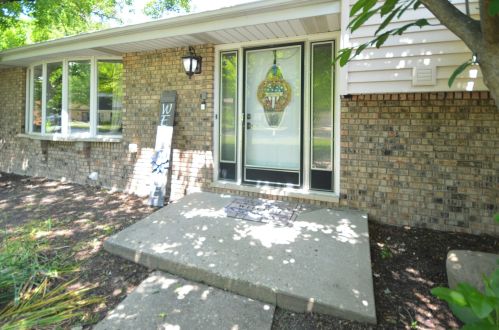 208 Meadow Wood Dr, Joliet IL  60431-4810 exterior
