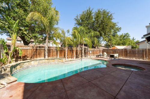 9685 Sea Cliff Ct, Elk Grove, CA 95758-7132