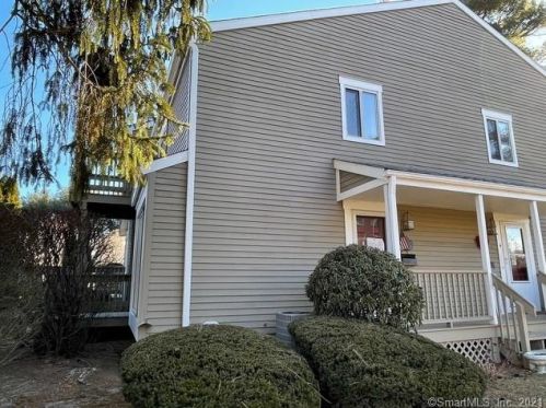 5 Lakeview Dr, Southington, CT 06489-3462