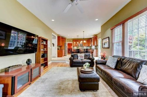 8 Matthew Ct, Dover NJ  07869-1058 exterior