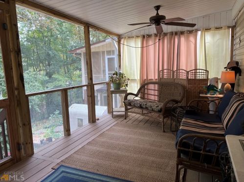 657 Loreau Trl, Lavonia, GA 30553-2725