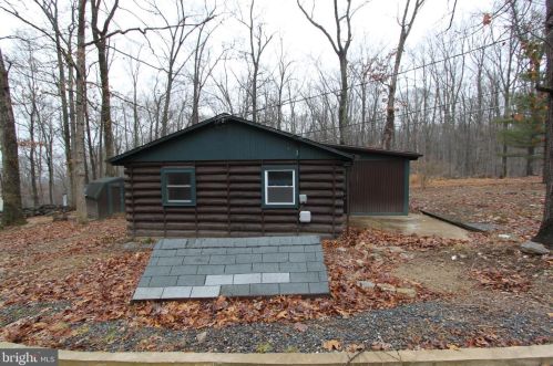 560 Shenandoah River Dr, Harpers Ferry WV  25425-5021 exterior