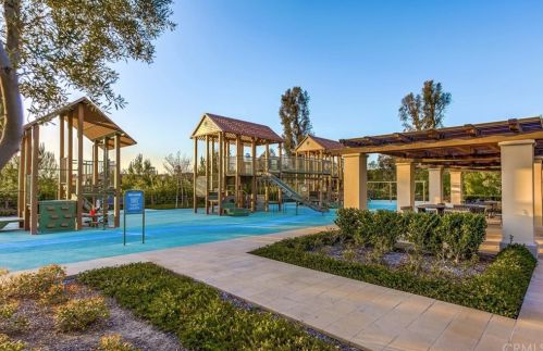 18 Shadybend, Irvine CA  92602-0844 exterior